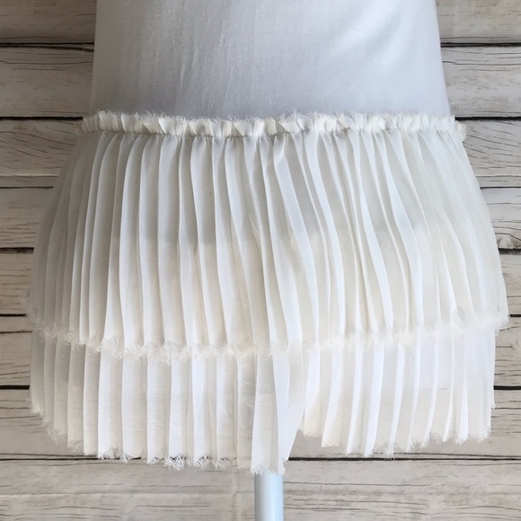 Banana Republic White Sleeveless Blouse - Picture 6 of 7